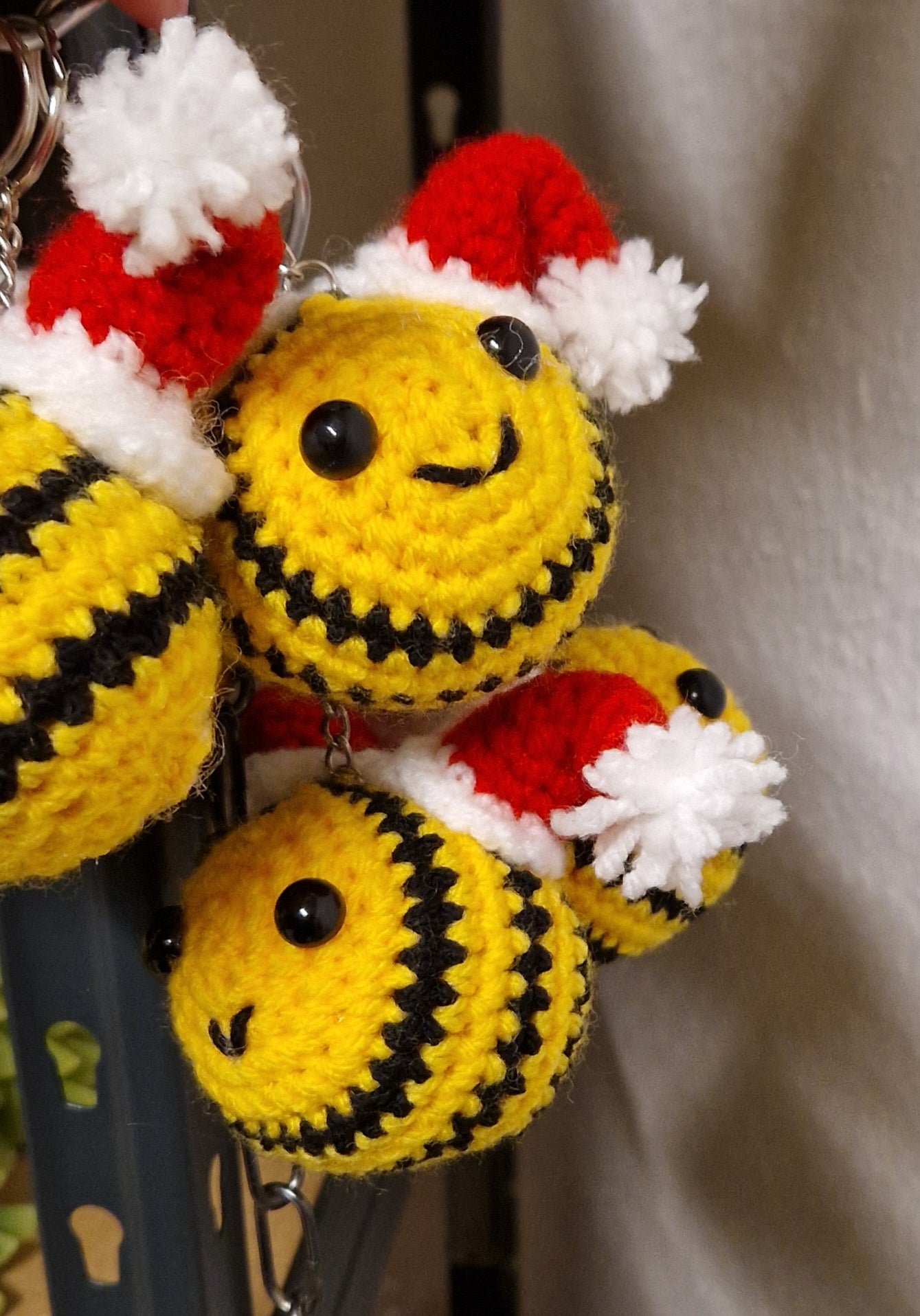 Schlüsselanhänger "Weihnachtsbiene"