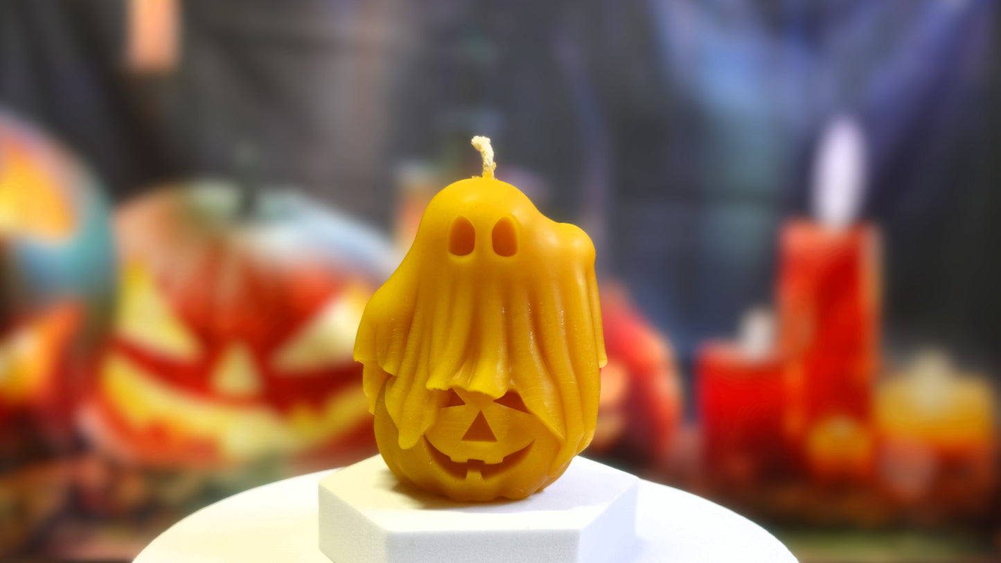 Kerze "Geist auf Kürbis" 🎃 Handgegossen