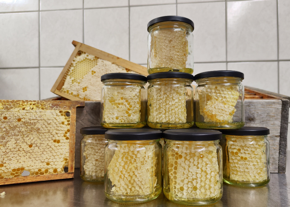 Wabenhonig im Glas mit Akazienhonig aufgefüllt 500g