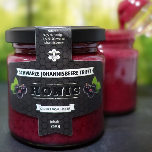 Schwarze-Johannesbeere-mit-Honig-vom Imker