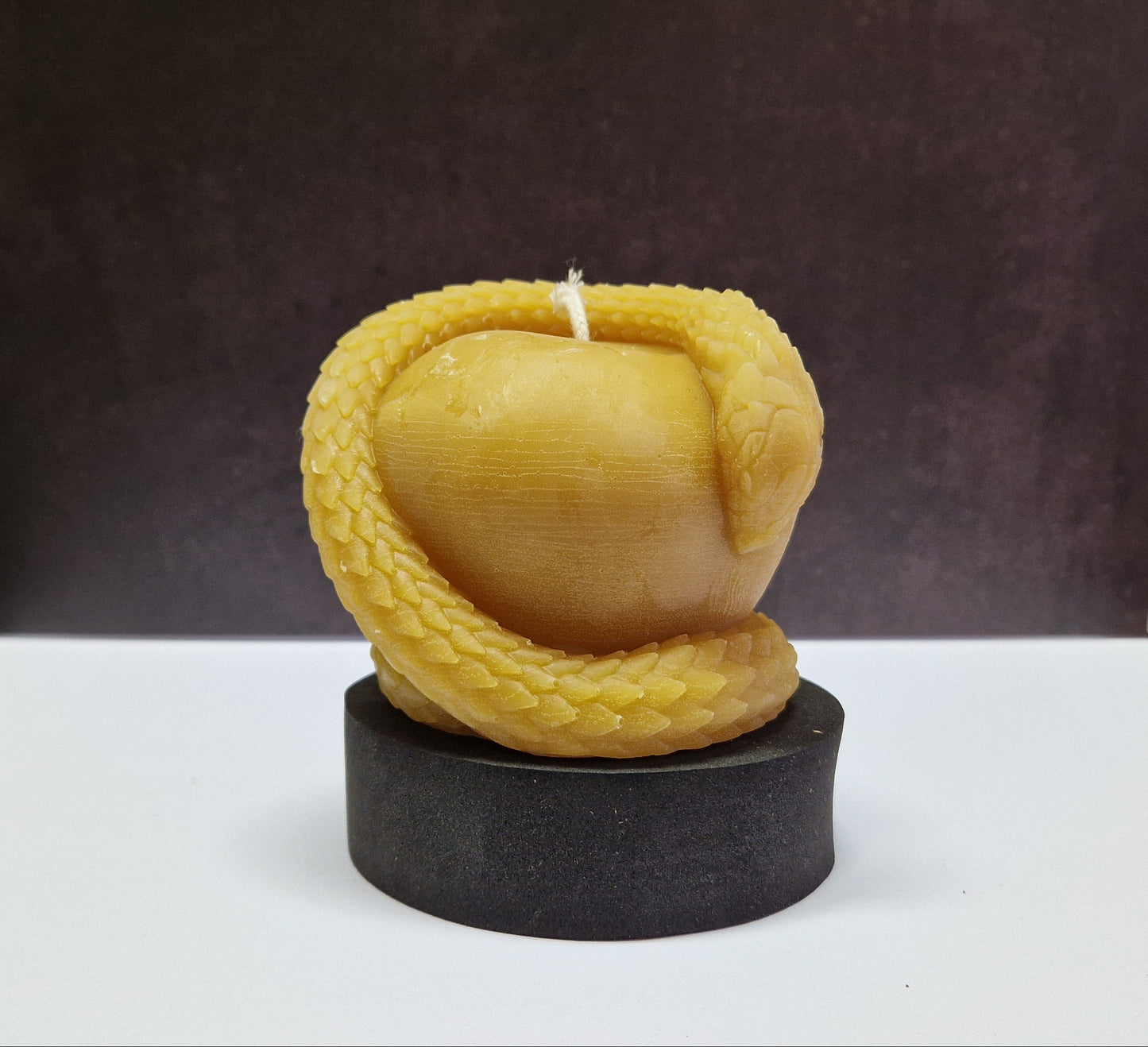 Kerze Schlange auf Apfel