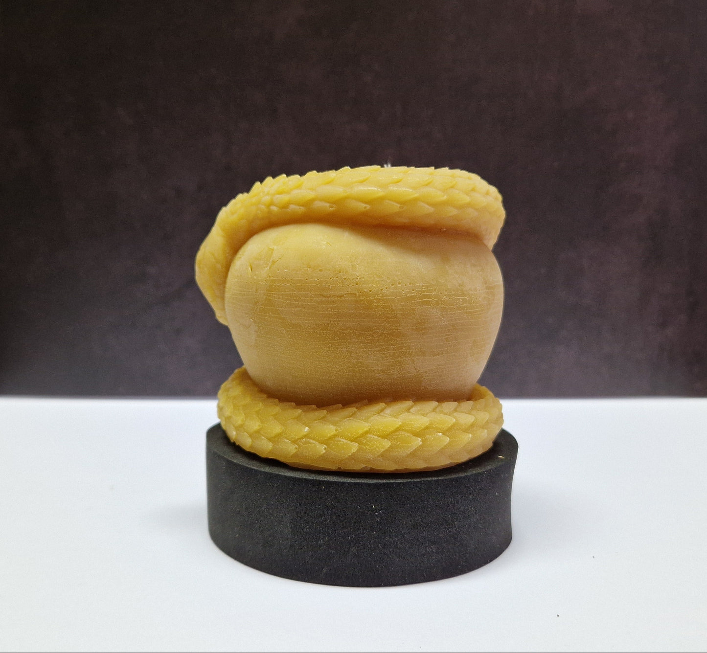 Kerze Schlange auf Apfel