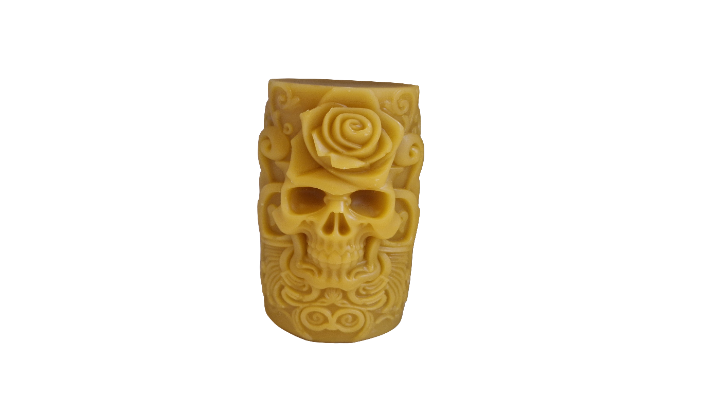 Totenkopf mit Rosen