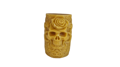 Totenkopf mit Rosen