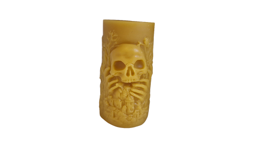 Kerze Totenkopf mit Händen und Dorf Motiv