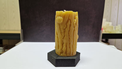 Kerze Baumstamm Motiv