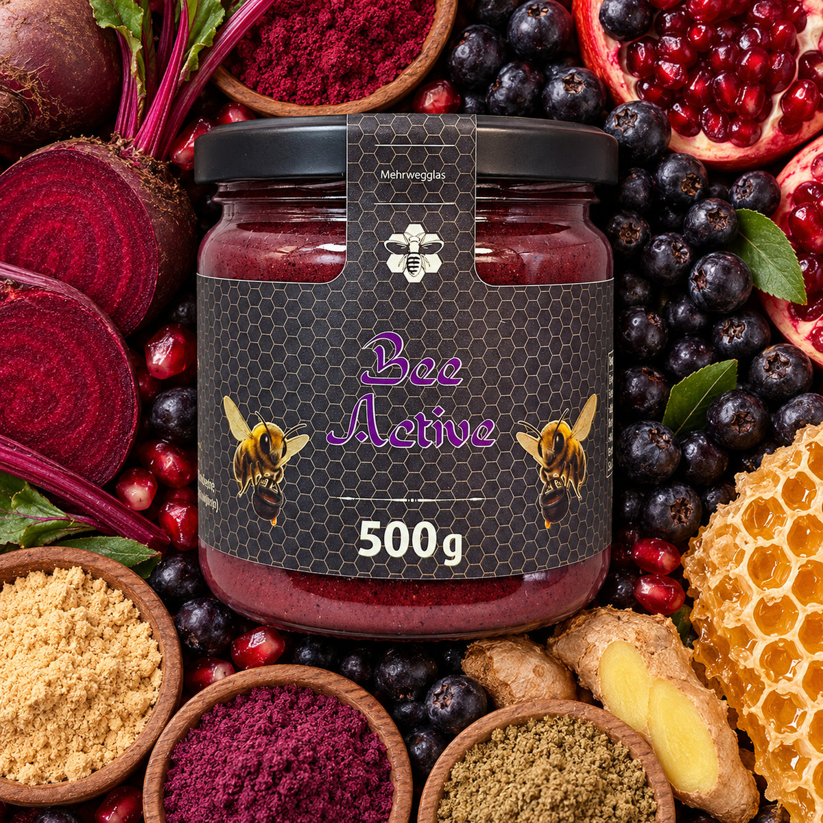 Bee Active - kräftig & leicht herb | 500g – Produktglas im Zutatenbett