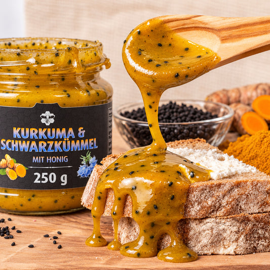 Kurkuma Schwarzkümmel mit Honig -würzig & bitter – Honig auf rustikalem Brot