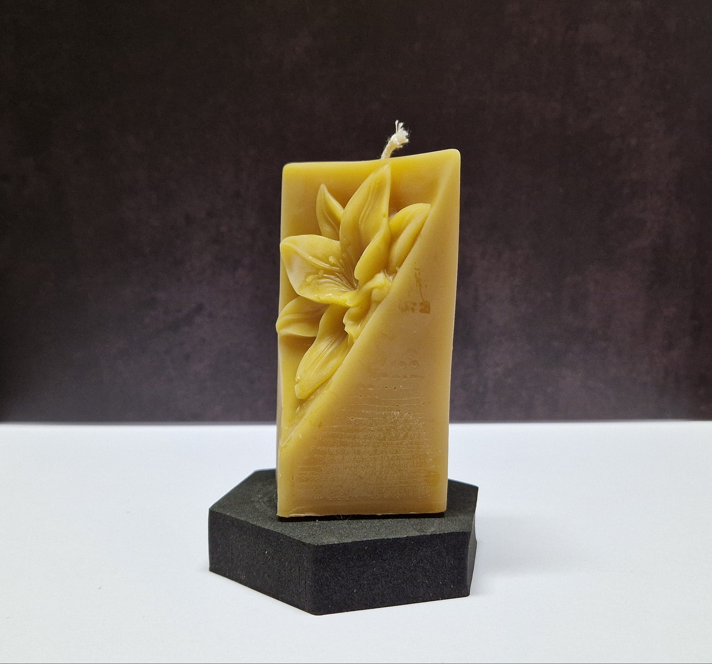 Kerze Lilienblüte Motiv